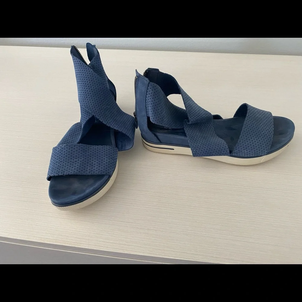 Shoes - Picture 2 of 4